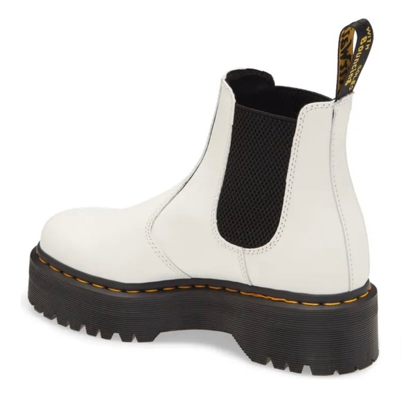 DR MARTENS 2976 Quad Platform Chelsea Boot White Smooth Leather Size 7 US - Picture 2 of 12